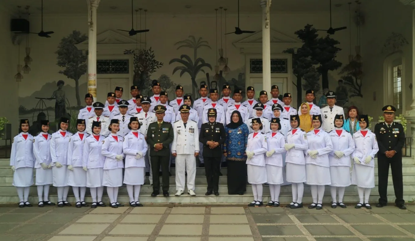 Banggakan Sekolah, Dua Siswa SMAN 9 Tambun Selatan Terpilih Menjadi Pengibar Bendera Tingkat Kecamatan